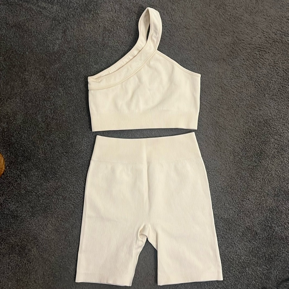 Cream ribbed workout outfit
